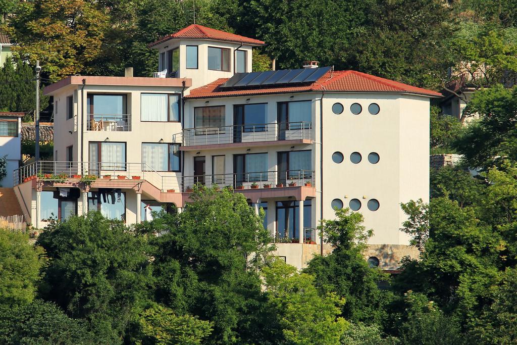 Guest Rooms Sea View Balchik Exterior foto