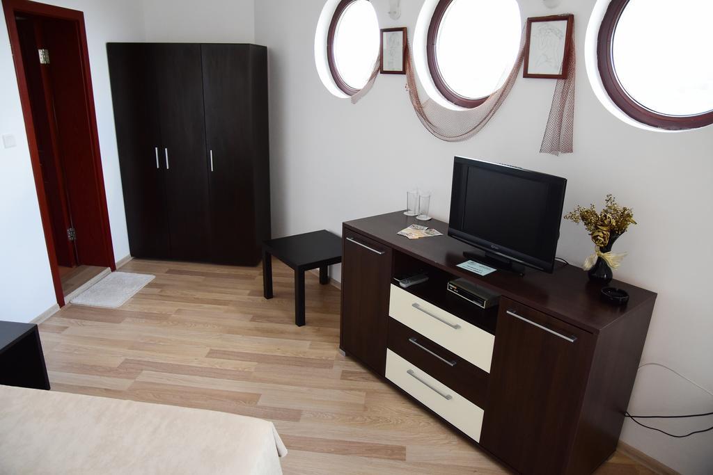 Guest Rooms Sea View Balchik Exterior foto