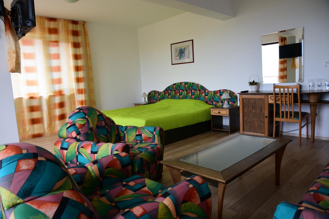 Guest Rooms Sea View Balchik Exterior foto