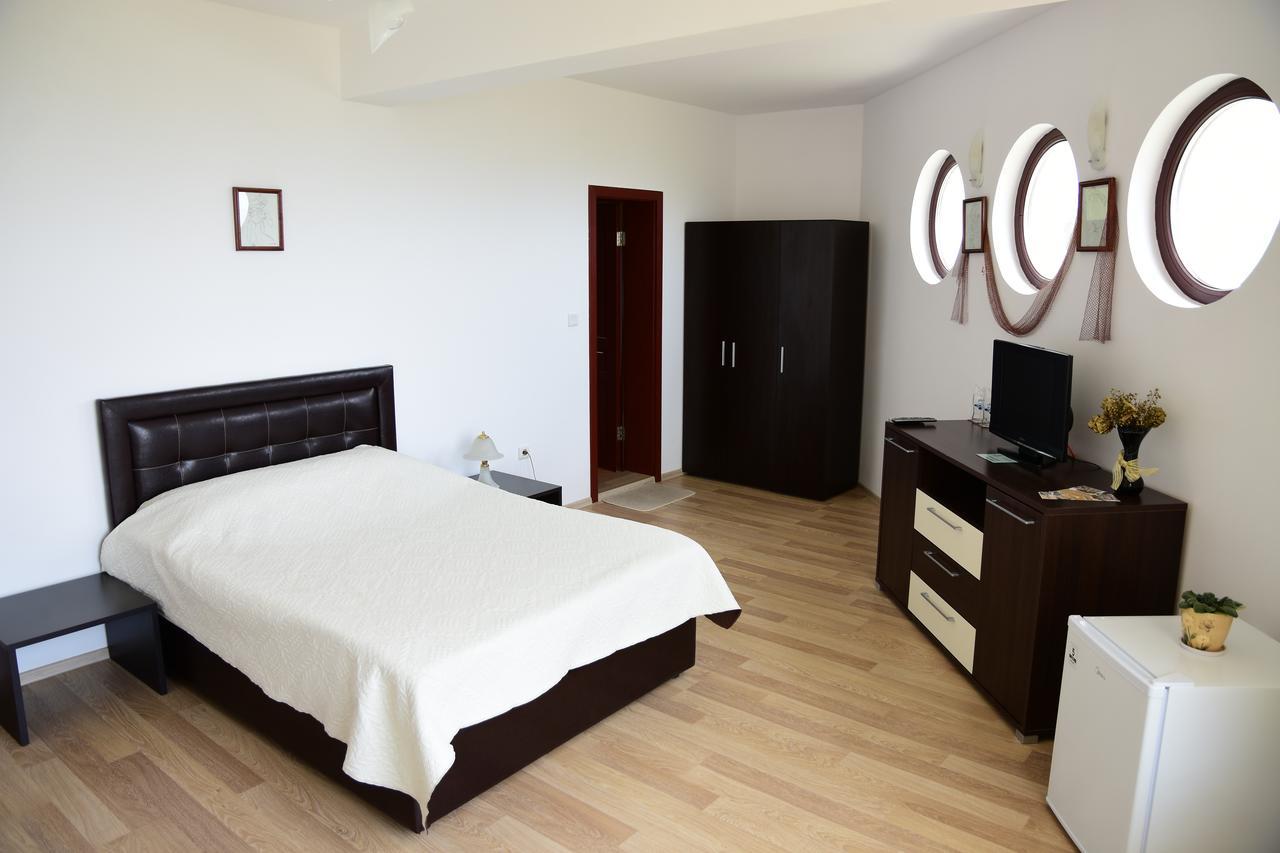 Guest Rooms Sea View Balchik Exterior foto