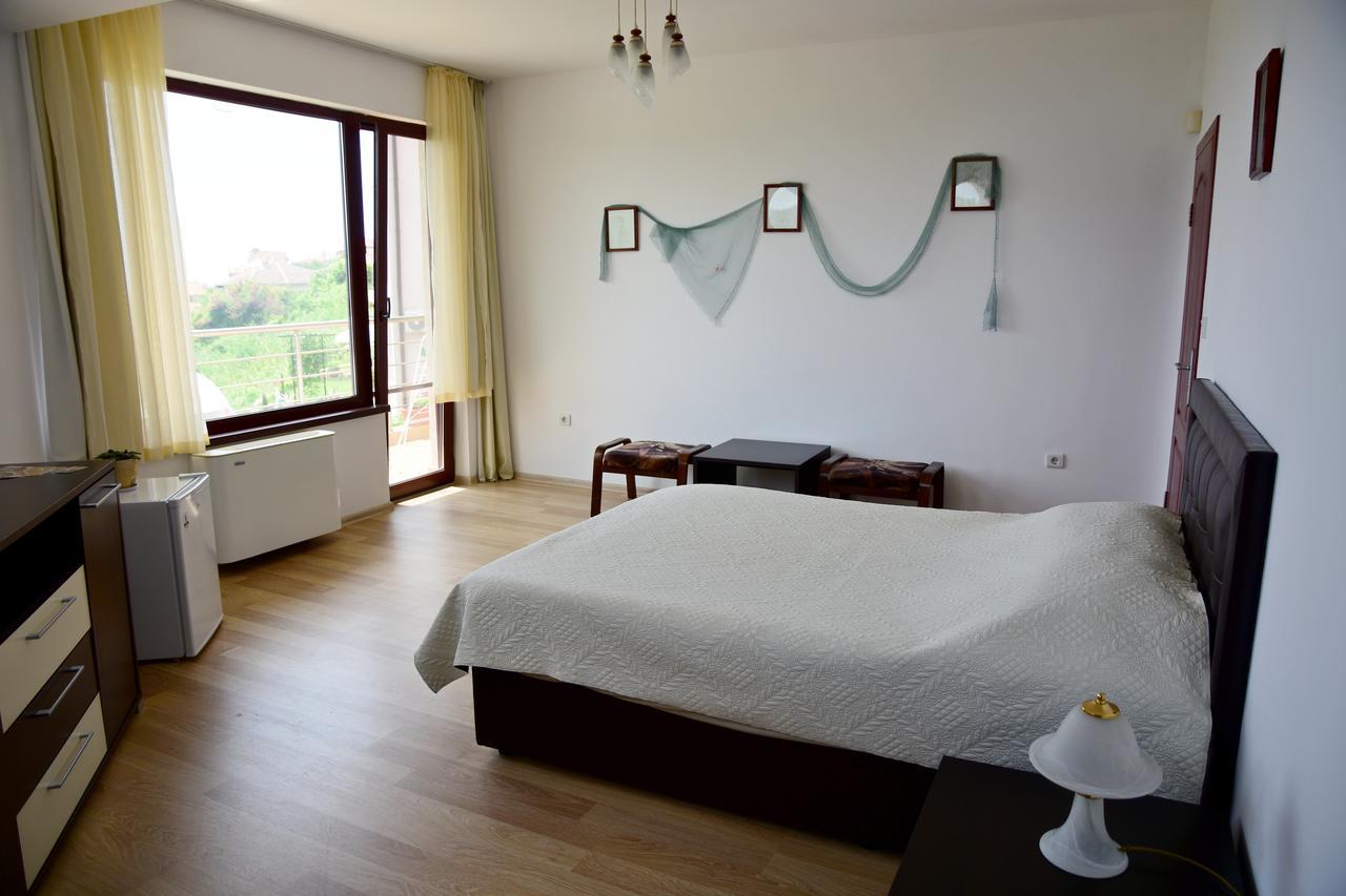 Guest Rooms Sea View Balchik Exterior foto