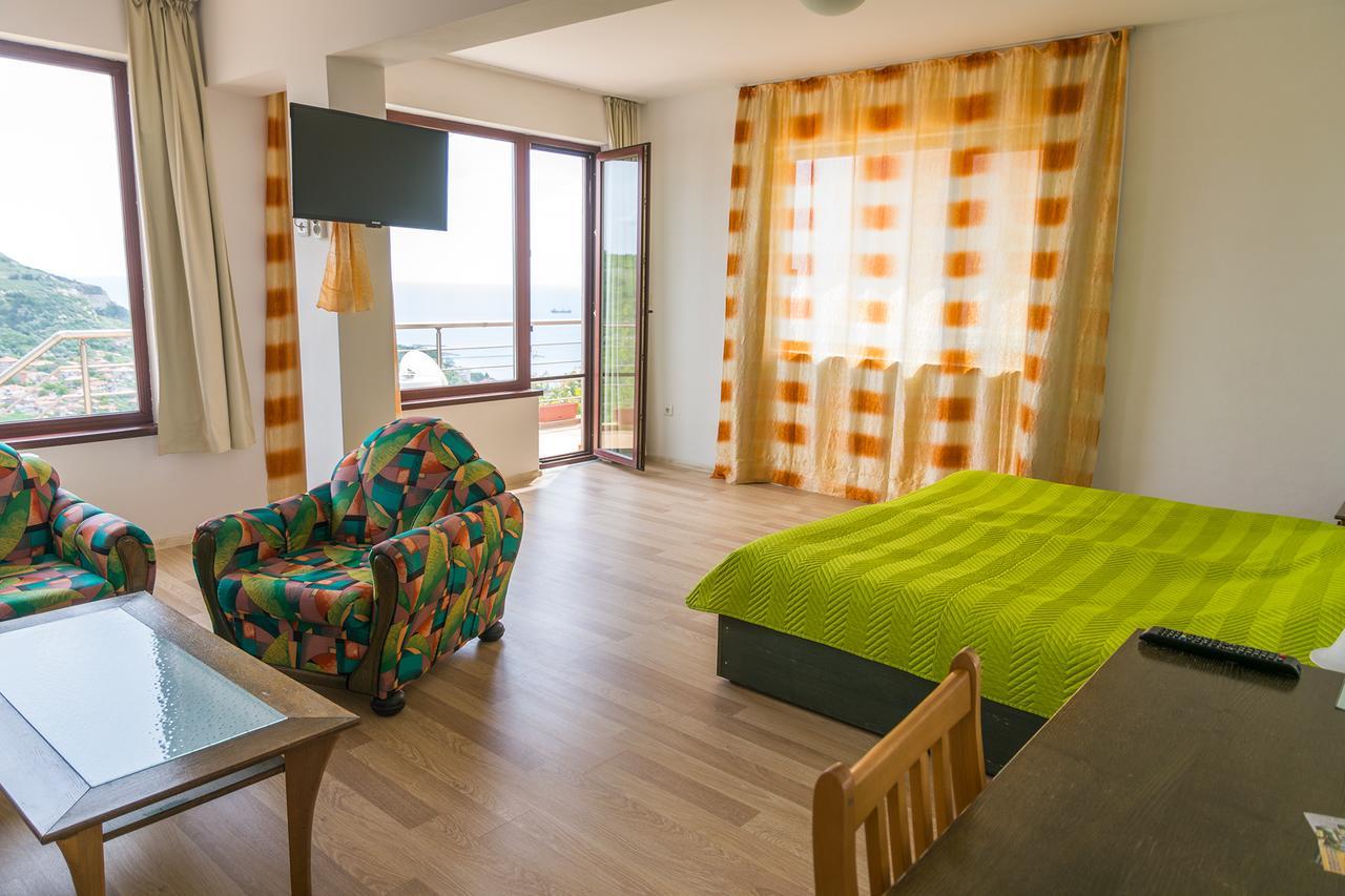 Guest Rooms Sea View Balchik Exterior foto